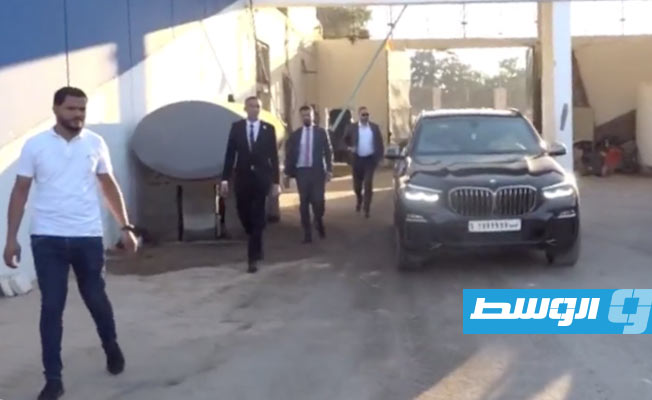 رئيس حكومة الوحدة الوطنية عبدالحميد الدبيبة، يتفقد ملعب طرابلس الدولي من أجل متابعة سير أعمال الصيانة. (الإنترنت)