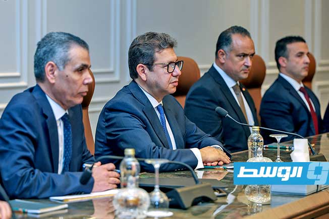 لقاء المشير خليفة حفتر ورئيس المخابرات المصرية اللواء حسن رشاد، الأحد 15 فبراير 2026. (القيادة العامة)