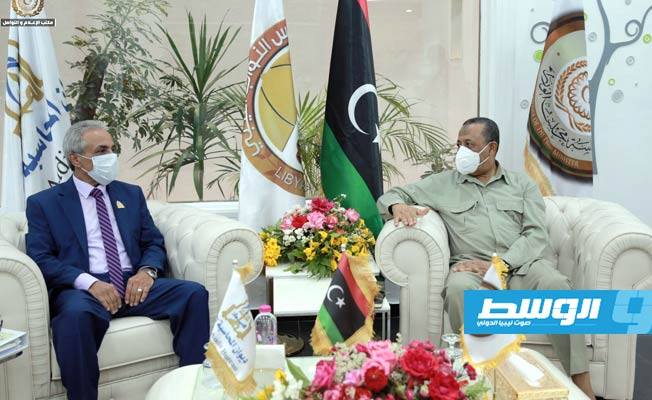 الثني (يمين) خلال لقائه رئيس ديوان المحاسبة بالبيضاء، 3 سبتمبر 2020. (الحكومة الموقتة)