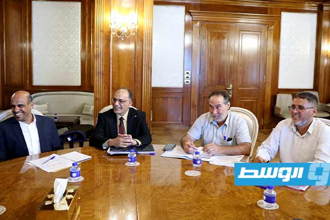 جانب من اجتماع برئاسة الدبيبة لمتابعة أوضاع السدود ومجاري الأودية، الأربعاء 20 أغسطس 2025 (صفحة الحكومة على فيسبوك)
