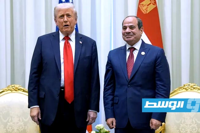 صورة تجمع الرئيس المصري عبدالفتاح السيسي، ونظيره الأميركي دونالد ترامب على هامش قمة شرم الشيخ، 13 أكتوبر 2025. (الإنترنت)