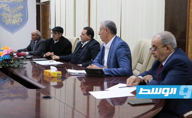 اجتماع مسؤولي وزارة المواصلات ومصلحتي الطرق والجمارك ومركز المنافذ البرية يناقشون تنظيم إدارة الموازين في الحظائر الجمركية. (وزارة المواصلات)