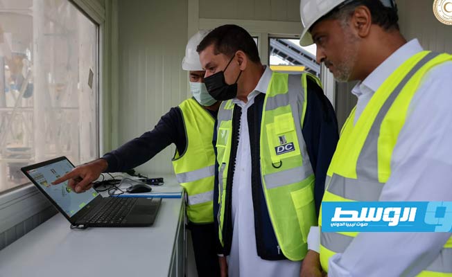 الدبيبة يزور مشروع محطة غرب طرابلس ويشارك عمالها وجبة الإفطار، 1 مايو 2021. (حكومة الوحدة الوطنية)