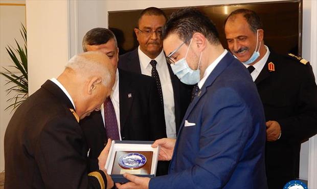 قائد «إيريني» لـ«الوفاق»: محايدون تجاه الأطراف الليبية