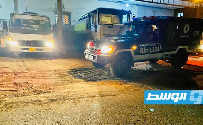 وزارة الداخلية بحكومة الوفاق تداهم وكر لتخزين وبيع الوقود بأضعاف سعره، 11 أغسطس 2020. (صفحة الوزارة على فيسبوك)