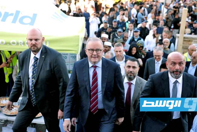 رئيس الوزراء الأسترالي أنتوني ألبانيزي لدى وصوله إلى مسجد لاكيمبا في سيدني لحضور صلاة عيد الفطر، الجمعة 20 مارس 2026. (رويترز)