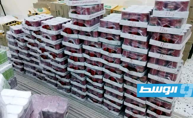 مواد غذائية يجرى توزيعها على الأسر المحتاجة في السائح، 1 أبريل 2023. (وزارة الشباب)