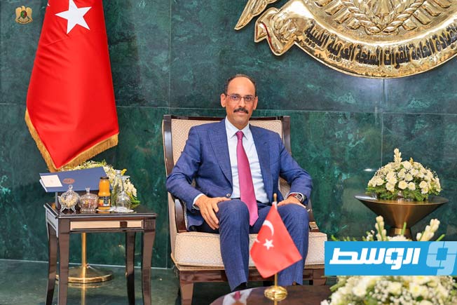 لقاء صدام حفتر ورئيس المخابرات التركي إبراهيم كالين في بنغازي، الإثنين 25 أغسطس 2025. (القيادة العامة)