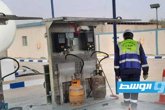 داخل نقطة تعبئة غاز الطهي في غات (شركة البريقة لتسويق النفط)
