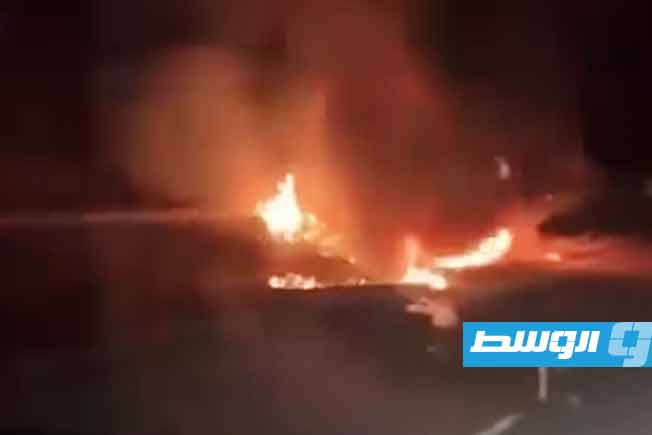 لقطة مثبتة من فيديو يظهر النيران المشتعلة في سيارة لاعب ليفربول الراحل ديوغو جوتا (فيسبوك)