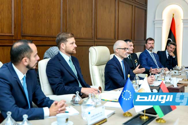 لقاء صدام حفتر مع الوفد الأوروبي في بنغازي، الأحد 7 ديسمبر 2025. (القيادة العامة)
