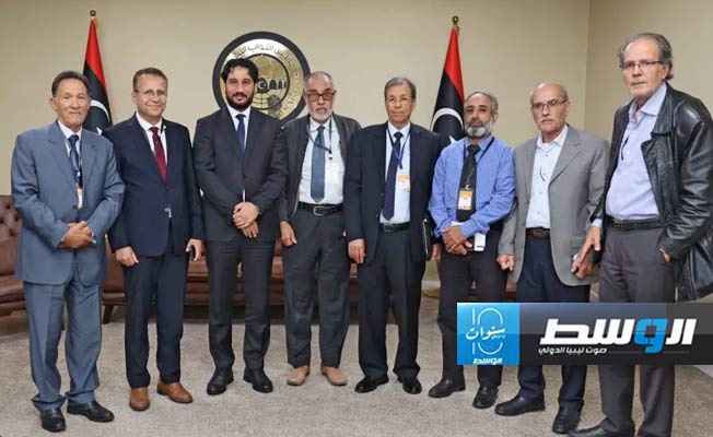 من اجتماع النائب الثاني لرئيس مجلس النواب مصباح دومة مع خبراء وأكاديميين اقتصاديين لمناقشة تبعات قرار فرض ضريبة على النقد الأجنبي، 20 أبريل 2024 (مجلس النواب)