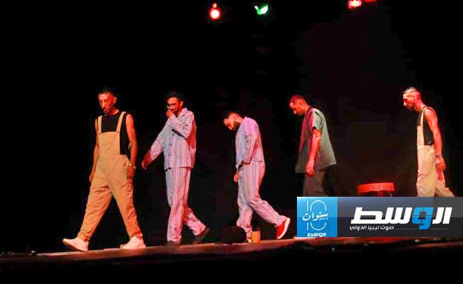 من العرض المسرحي «خرف». (تصوير حمد المقرمش خاص الوسط)