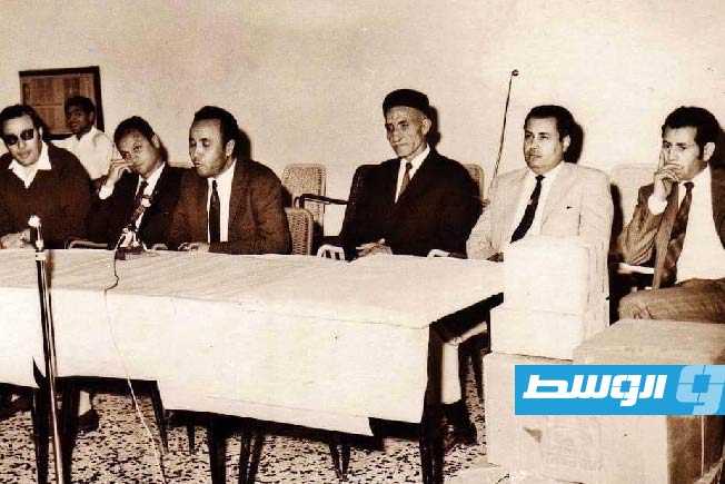 أحمد بشون بنادى الأهلى بنغازى ويظهر بجواره مدرب الفريق المصرى الراحل محمد عبده صالح الوحش (أرشيفية)