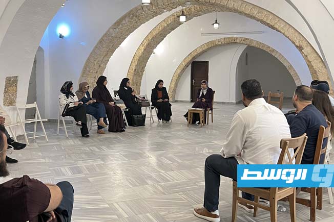 نادي «رواحل» يفتح حوارًا حول رواية هشام مطر وتأثير السياسة على الإنسان والعائلة. (فيسبوك)