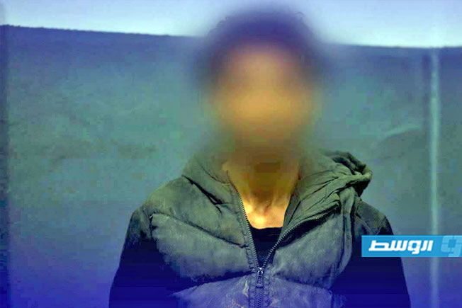 متهم بسرقة إطارات السيارات في بنغازي (مديرية أمن بنغازي)