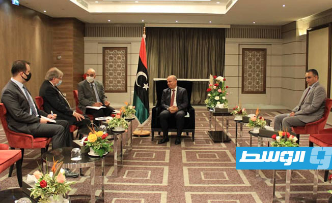 لقاء اللافي والسفير الأميركي لدى ليبيا في تونس، الخميس 6 مايو 2021. (المجلس الرئاسي)