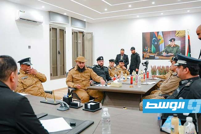من لقاء وزير الداخلية في الحكومة المكلفة من مجلس النواب عصام أبو زريبة مع ورئيس جهاز مكافحة الهجرة غير الشرعية اللواء صلاح الخفيفي (وزارة الداخلية)من لقاء وزير الداخلية في الحكومة المكلفة من مجلس النواب عصام أبو زريبة مع ورئيس جهاز مكافحة الهجرة غير الشرع