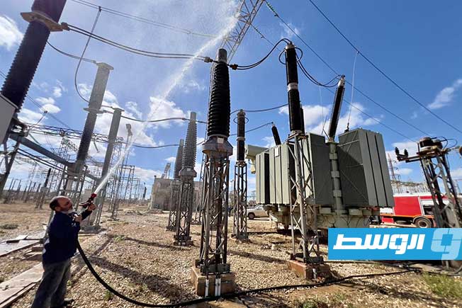 من أعمال الصيانة الطارئة لمحطة مفترق الطرق بمدينة شحات «جهد 11/66/220 ك.ف»، السبت 20 سبتمبر 2025 (الشركة العامة للكهرباء)
