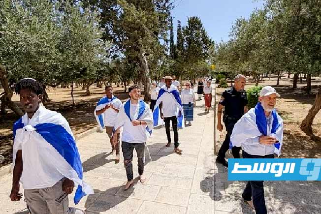 مستوطنون صهاينة خلال اقتحامهم باحات المسجد الأقصى. 26 مايو 2025. (الإنترنت)