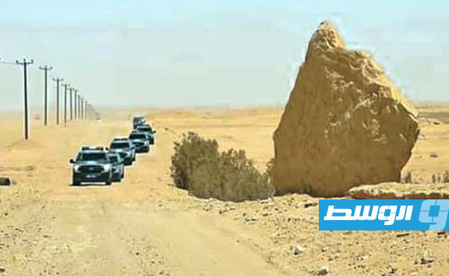 قوة إنفاذ القانون بحقل آبار المياه في غدامس أثناء إخلائه وتسليمه لإدارة جهاز النهر الصناعي. (النائب العام)