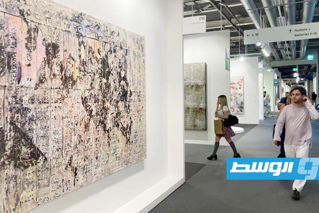 جانب من الأعمال الفنية المعروضة في معرض آرت بازل، في بازل، سويسرا في 17 يونيو 2025. (رويترز- مارلين كايزبير).
