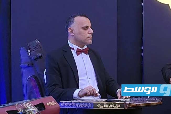 الموسيقار أحمد الزليتني، القائم على النشاط الموسيقى في مؤسسة «براح للثقافة والفنون» ورئيس فرقة «الزمن الجميل». (فيسبوك)
