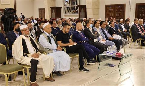 من لقاء الدبيبة مع ممثلي قبائل وأعيان وعمداء بلديات ‏منطقتي الهلال النفطي والواحات, 1 أكتوبر 2021. (حكومة الوحدة الوطنية)