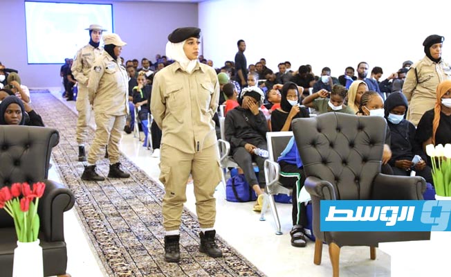 جانب من عملية الترحيل الطوعي لمهاجرين من طرابلس، الإثنين 21 أغسطس 2023 (وزارة الداخلية)