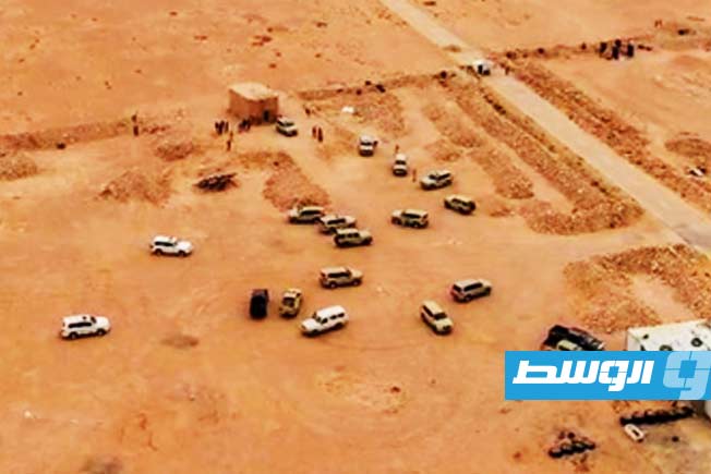 صدام حفتر يتفقد الوحدات العسكرية على خطوط الدفاع الأمامية غرب سرت، الثلاثاء 20 مايو 2025. (شعبة الإعلام الحربي)