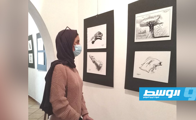 معرض «يوميات ساخرة» لفنان الكاريكاتير العجيلي العبيدي (بوابة الوسط)