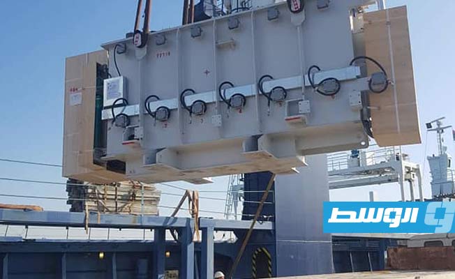 المحولات والمعدات الخاصة بمشروع محطة كهرباء طرابلس الاستعجالي بالميناء البحري. (الشركة العامة للكهرباء)