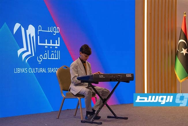 الطفل طه الإمام من ذوي الهمم خلال فعاليات افتتاح «موسم ليبيا الثقافي 2026» في «فندق كورنثيا - قاعة لبدة» بطرابلس في 11 يوليو 2026. (موسم ليبيا الثقافي على فيسبوك)