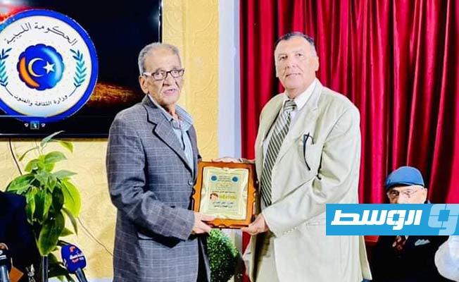 تكريم بعض الرواد والقامات الذين كانت لهم الريادة في تأسيس التلفزيون الليبي. (وزارة الثقافة والفنون بالحكومة الليبية)
