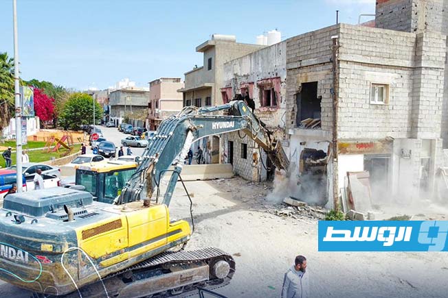 أعمال الإزالة وفتح المسارات في شارع الجمهورية، 11 أبريل 2025. (شركة الخدمات العامة طرابلس)