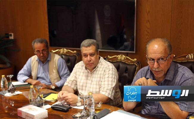 اجتماع المسؤولين في بنغازي لبحث التدابير اللازمة بشأن خفض الإمداد المائي للمدينة، الإثنين 29 يوليو 2024. (بلدية بنغازي)