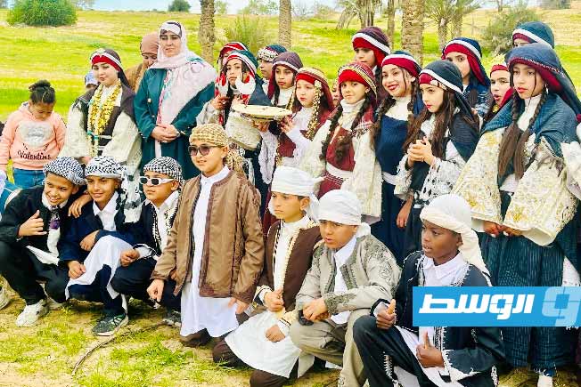 من أجواء الدورة الثانية عشرة من مهرجان واحة النخيل للتراث الشعبي في الطويلة بزلطن. (المركز الإعلامي لبلدية زلطن)
