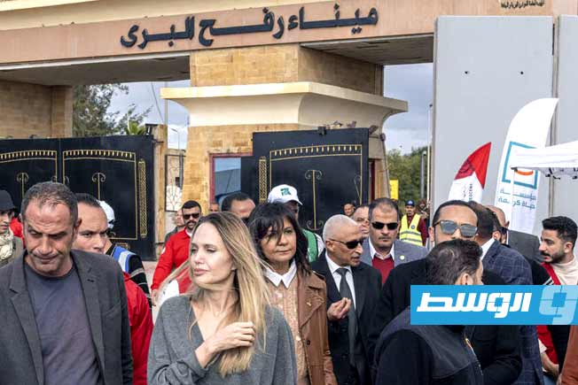 نجمة هوليوود أنجيلينا جولي خلال زيارتها معبر رفح، 2 يناير 2026. (الإنترنت)
