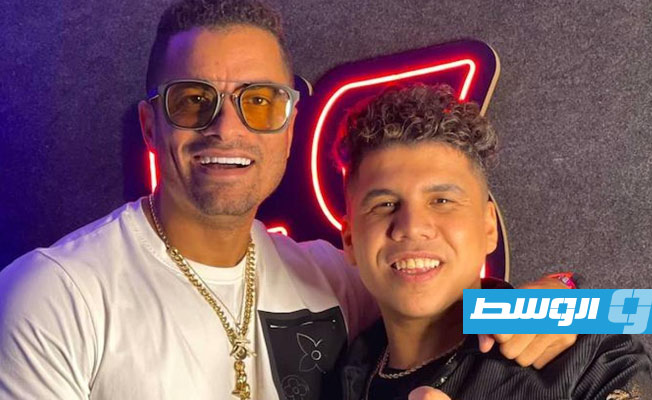 مغني المهرجانات عمر كمال، يمين، وحسن شاكوش (الإنترنت)