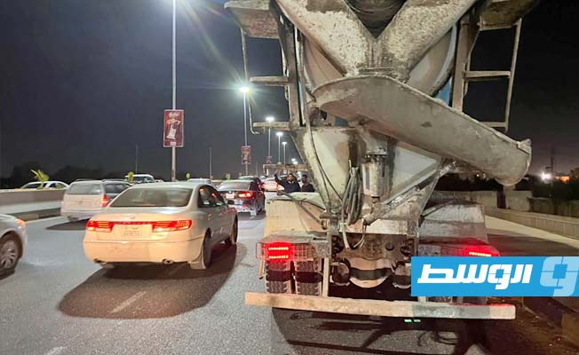 شاحنة متعطلة على الطريق السريع في طرابلس، 17 نوفمبر 2024. (مديرية أمن طرابلس)