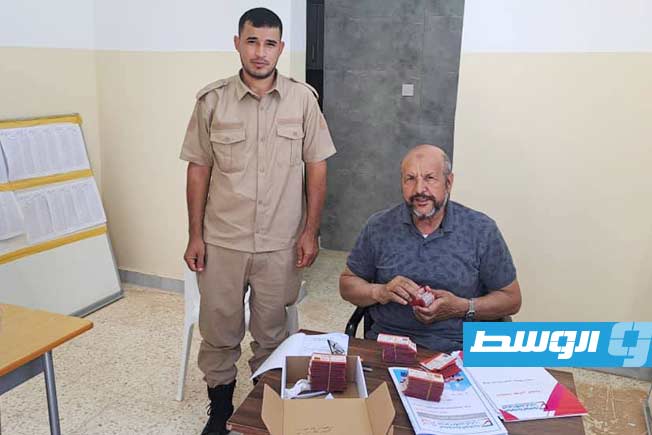 من عمليات توزيع بطاقات الناخبين للمجموعة الثانية من الانتخابات البلدية، 29 يونيو 2025. (المفوضية الوطنية العليا للانتخابات)