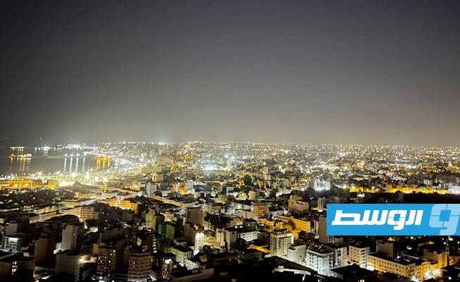 مشهد جوي ليلي للعاصمة طرابلس، 8 أغسطس 2023. (الشركة العامة للكهرباء)