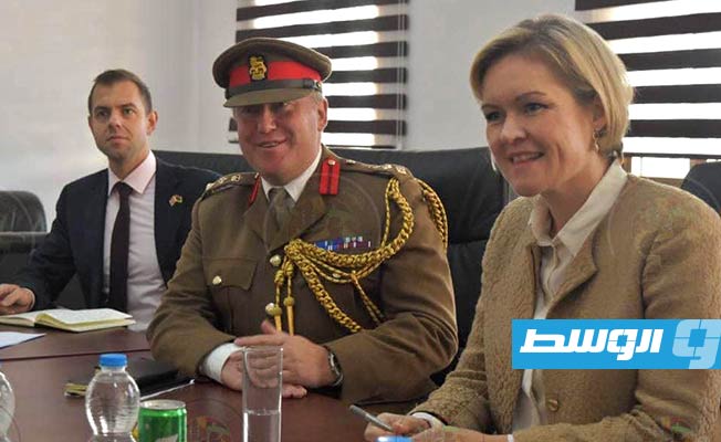 السفيرة البريطانية تجتمع مع آمر غرفة عمليات سرت والجفرة في مصراتة