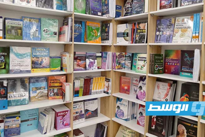 جانب من معرض الكتاب الذي ينظمه «اللواء 444 قتال». (بوابة الوسط)