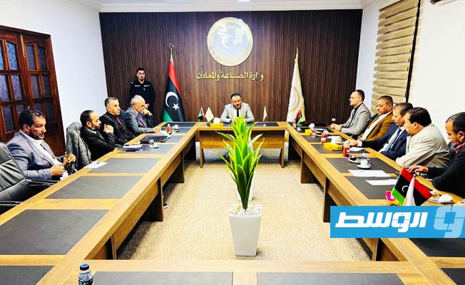 مراسم توقيع مذكرة التفاهم بين وزارة الصناعة والغرفة الاقتصادية الليبية - الصينية المشتركة. (وزارة الصناعة والمعادن)