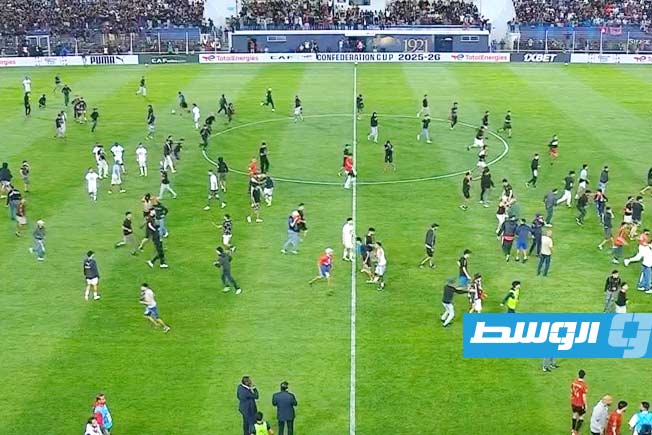 اقتحام الجماهيري ملعب مباراة إياب نصف نهائي كأس الكونفدرالية الأحد 19 أبريل 2026 (إكس)