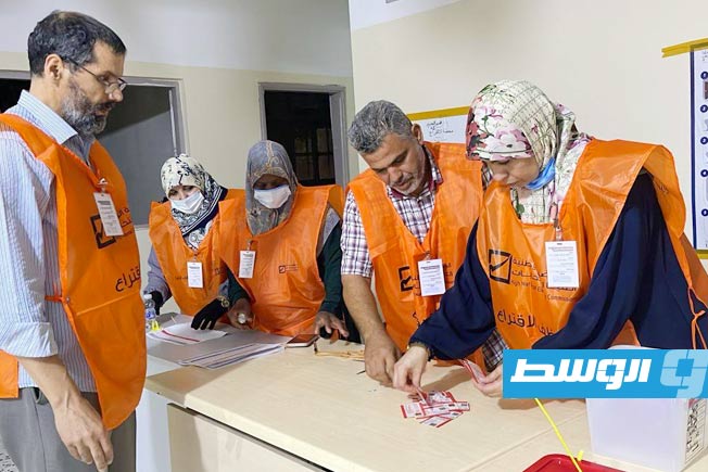 فرز وعد الأصوات داخل مراكز الاقتراع في البلديات التابعة لمكتب الإدارة الانتخابية بالزاوية، 23 أغسطس 2025 (مفوضية الانتخابات)