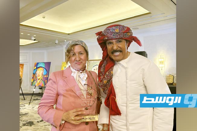 الفزاني مع الفنان عبدلله بالخير (فيسبوك)