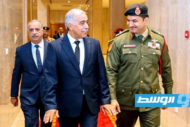 اجتماع صدام حفتر مع رئيس مجلس الأمن القومي الفريق عبدالرازق الناظوري وعدد من القيادات الأمنية والعسكرية، الإثنين 24 نوفمبر 2025. (القيادة العامة)