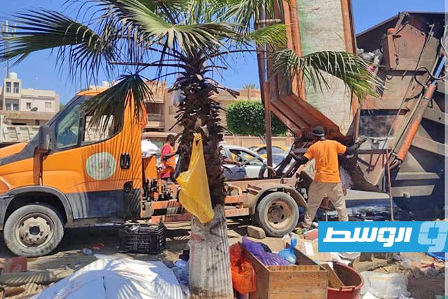 أعمال النظافة ورفع المخلفات في طرابلس، الأربعاء 27 مايو 2026. (حكومتنا)